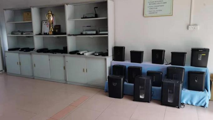 S606b 220mm Gerak lebar Strip Cut Paper Shredder Dengan 2,64Gallons Kapasitas 5 lembar A4 mesin shredder 11